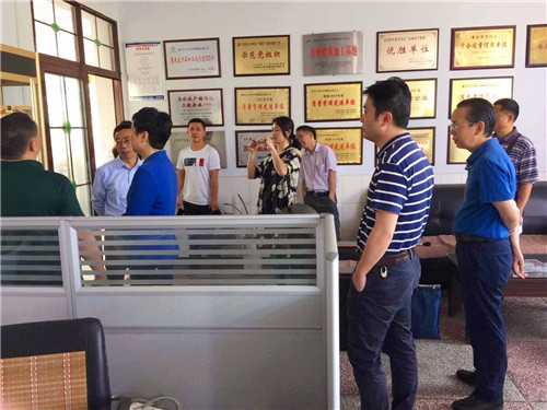 萬州區委常委，統戰部長羅瑩同誌，萬州區工商聯領導一行來伴釀造有限公司調研