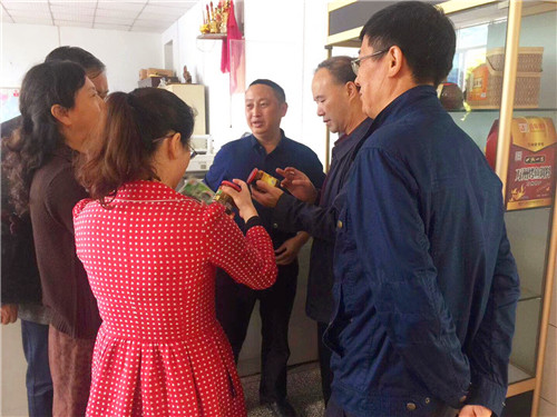 萬州區人大領導來伴神釀造有限公司調研並提出建設性建議