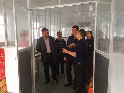 萬州區人大領導來伴神釀造有限公司調研並提出建設性建議