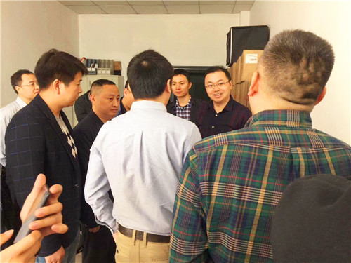 重慶商委領導，萬州商務局劉小泉局長一行為百年伴神廚香坊線上交易平台指導工作！