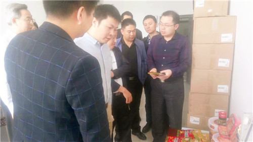 重慶商委領導，萬州商務局劉小泉局長一行為百年伴神廚香坊線上交易平台指導工作！