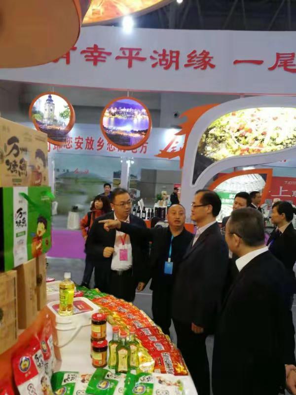 重慶副市長劉桂平、萬州區商務局局長劉小泉關心伴神釀造發展