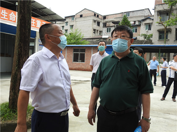 萬州區城市雙亮活動，重慶市市委常委，萬州區區委書記莫恭明及萬州區四大家領導，萬州區各部分負責人參觀並了解萬州 區伴神釀造有限公司