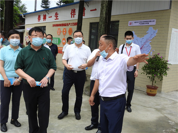 萬州區城市雙亮活動，重慶市市委常委，萬州區區委書記莫恭明及萬州區四大家領導，萬州區各部分負責人參觀並了解萬州 區伴神釀造有限公司