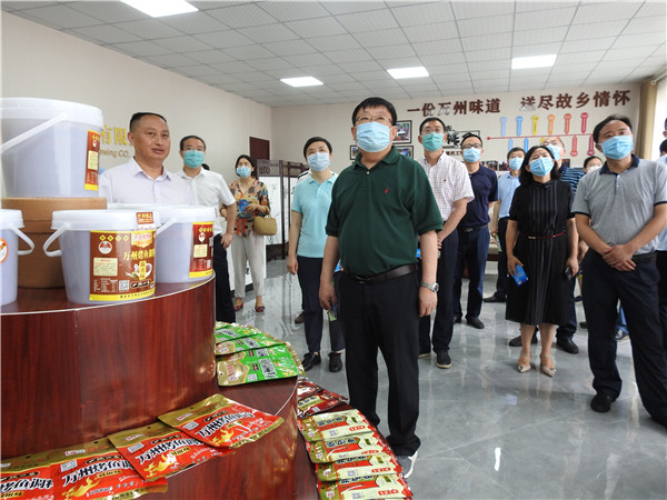 萬州區城市雙亮活動，重慶市市委常委，萬州區區委書記莫恭明及萬州區四大家領導，萬州區各部分負責人參觀並了解萬州 區伴神釀造有限公司