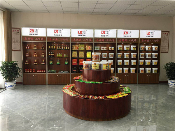 萬州區城市雙亮活動，重慶市市委常委，萬州區區委書記莫恭明及萬州區四大家領導，萬州區各部分負責人參觀並了解萬州 區伴神釀造有限公司