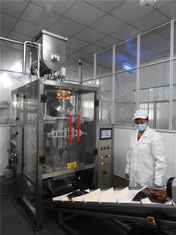 萬州區城市雙亮活動，重慶市市委常委，萬州區區委書記莫恭明及萬州區四大家領導，萬州區各部分負責人參觀並了解萬州 區伴神釀造有限公司