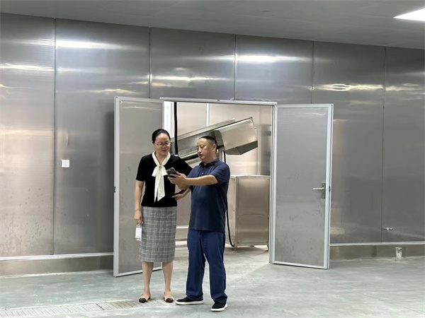 7月11日，渝東開發區闕俊傑副主任一行調研伴神釀造年產5 0 0 0噸調味品生產線在建項目。有政府對企業的關心和扶持，百年伴神的明天一定會更加燦爛輝煌！