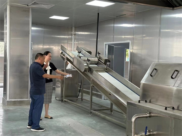 7月11日，渝東開發區闕俊傑副主任一行調研伴神釀造年產5 0 0 0噸調味品生產線在建項目。有政府對企業的關心和扶持，百年伴神的明天一定會更加燦爛輝煌！