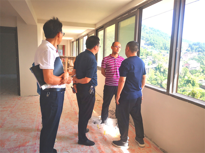 萬州區伴神釀造有限公司定向聯係領導--萬州區天城街道辦主任牟維剛一行調研伴神釀造。為企業送服務，送政策！政府在幫扶，企業在行動！