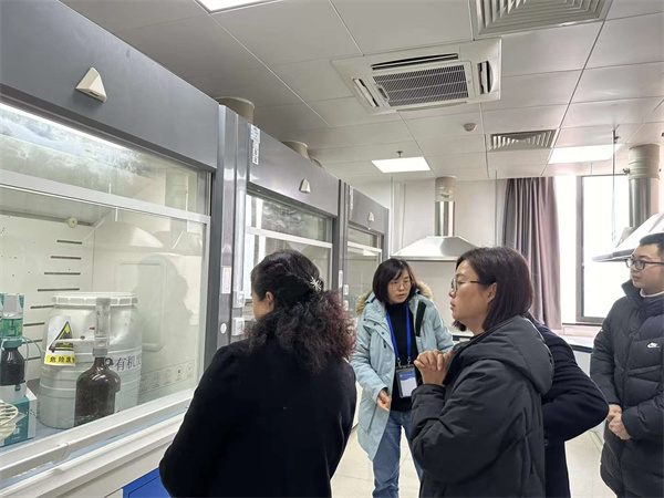 重慶市萬州區伴神釀造有限公司走進渝東北具權威檢測機構—重慶市萬州食品藥品檢驗所參觀，學習！