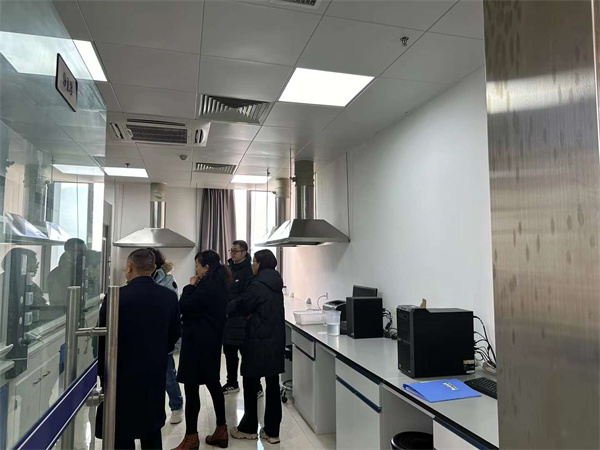 重慶市萬州區伴神釀造有限公司走進渝東北具權威檢測機構—重慶市萬州食品藥品檢驗所參觀，學習！