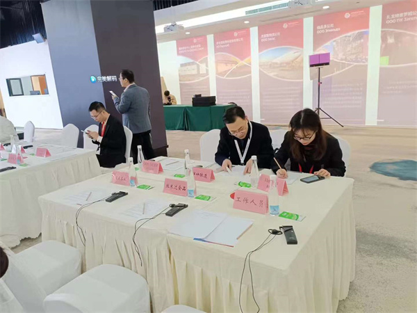 “百年伴神-川味好調料”參加渝俄經濟洽談會暨產品展銷會，零距離和俄羅斯客商交流洽談。和世界接軌，從重慶出發！