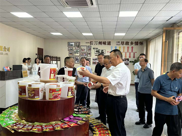 萬州區人大常委會副主任譚方培、許明雲、駱繼軍及萬州區人民政府副區長顏森等領導調研伴神釀造品牌建設情況！