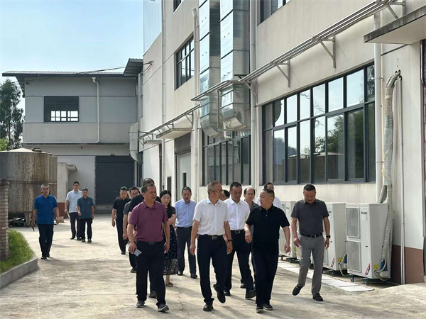 萬州區人大常委會副主任譚方培、許明雲、駱繼軍及萬州區人民政府副區長顏森等領導調研伴神釀造品牌建設情況！