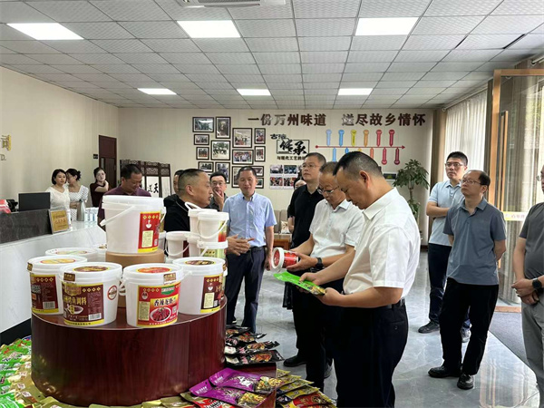 萬州區人大常委會副主任譚方培、許明雲、駱繼軍及萬州區人民政府副區長顏森等領導調研伴神釀造品牌建設情況！