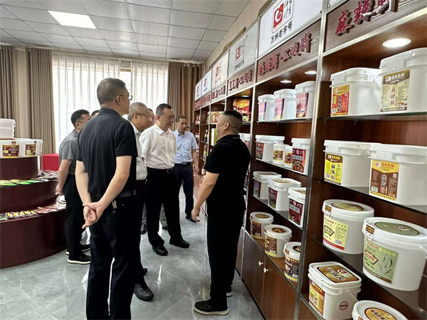 萬州區人大常委會副主任譚方培、許明雲、駱繼軍及萬州區人民政府副區長顏森等領導調研伴神釀造品牌建設情況！