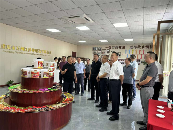 萬州區人大常委會副主任譚方培、許明雲、駱繼軍及萬州區人民政府副區長顏森等領導調研伴神釀造品牌建設情況！