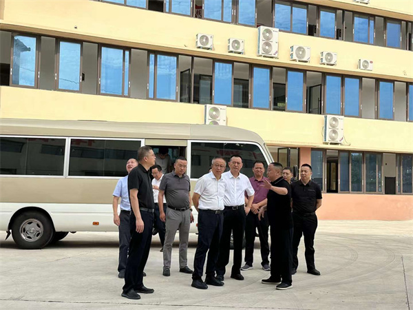 萬州區人大常委會副主任譚方培、許明雲、駱繼軍及萬州區人民政府副區長顏森等領導調研伴神釀造品牌建設情況！