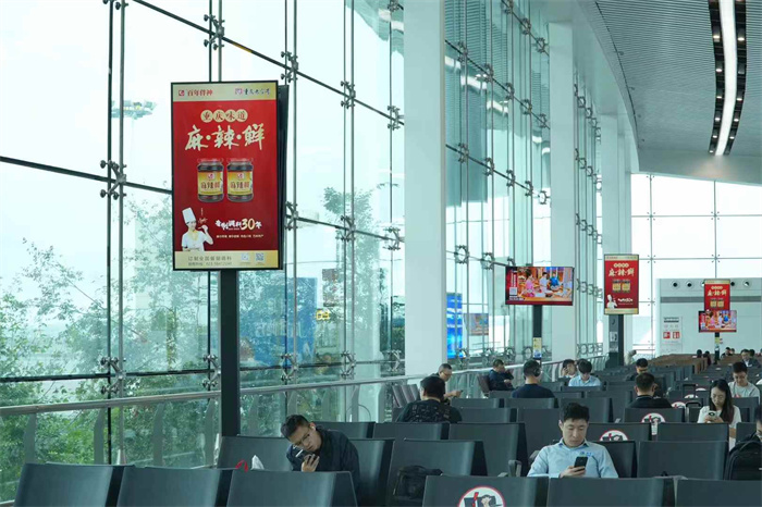 重慶老字號品牌—百年伴神牌麻辣鮮，萬州烤魚調料走進重慶江北國際機場候機大廳。萬州味道正在走出萬州，走進重慶，走向全國！