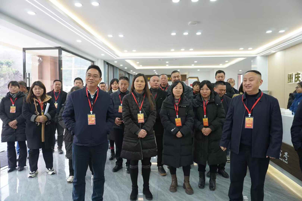 萬州區天城街道黨工委陳書記，街道大人廖主席及天城街道全體議事代表一行調研伴神釀造