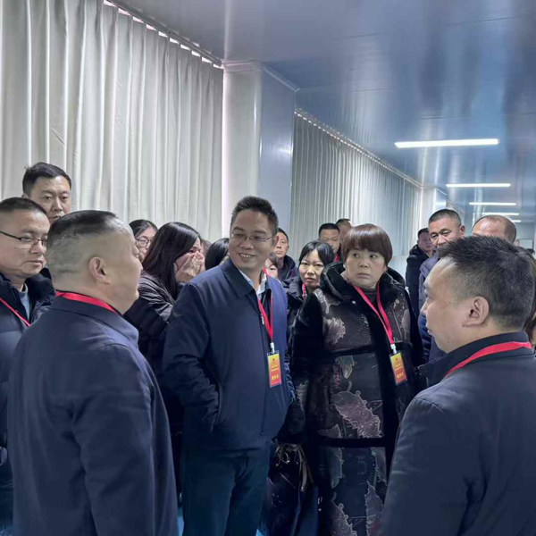 萬州區天城街道黨工委陳書記，街道大人廖主席及天城街道全體議事代表一行調研伴神釀造