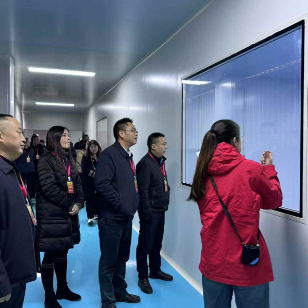 萬州區天城街道黨工委陳書記，街道大人廖主席及天城街道全體議事代表一行調研伴神釀造