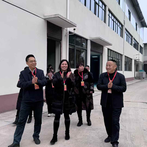 萬州區天城街道黨工委陳書記，街道大人廖主席及天城街道全體議事代表一行調研伴神釀造