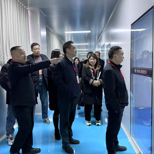 萬州區天城街道黨工委陳書記，街道大人廖主席及天城街道全體議事代表一行調研伴神釀造